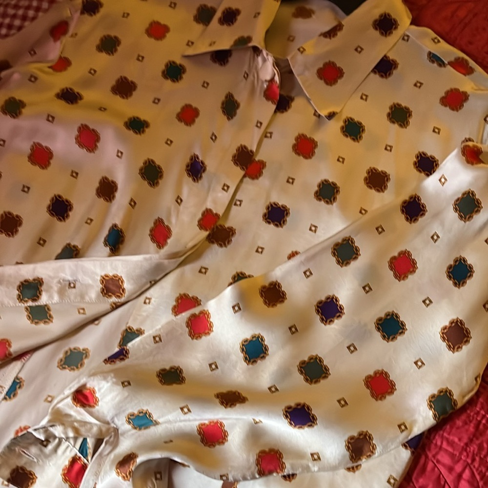 100% silk button up blouse - Picture 6 of 8